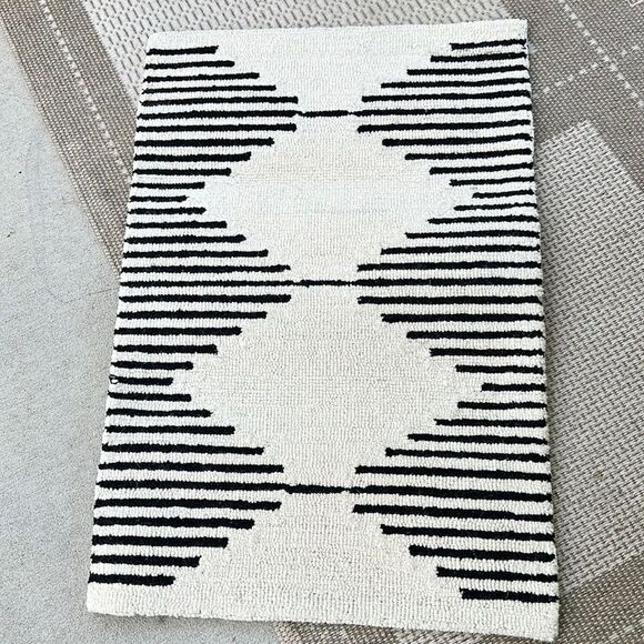 Surya Granada Wool Accent Rug 2’x3’ - Picture 1 of 5